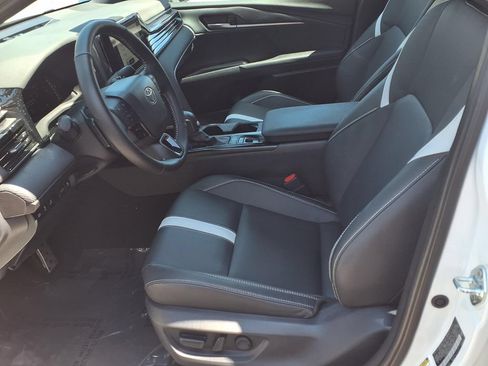Used 2025 Toyota Camry SE w/ Convenience Package FWD image 17
