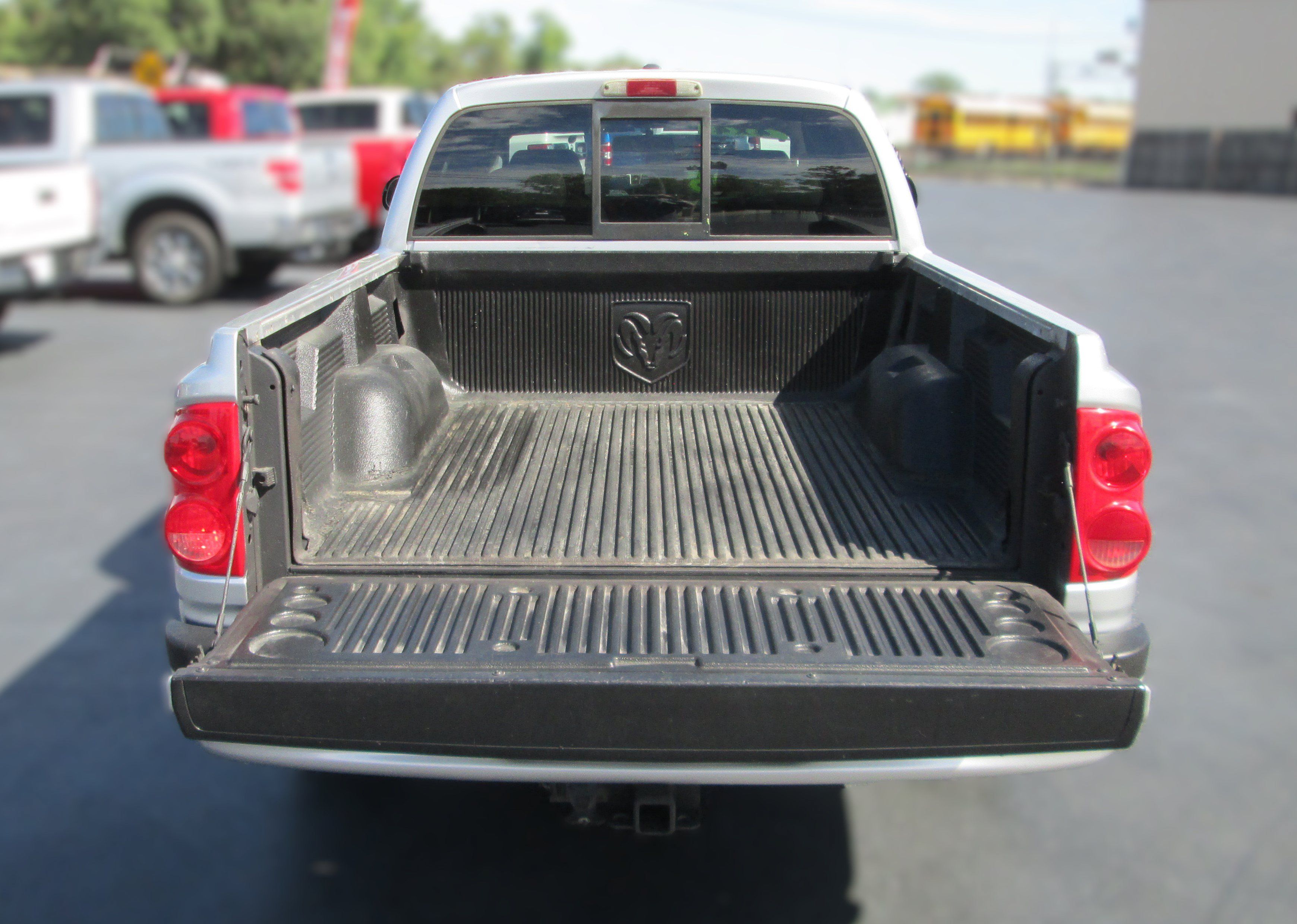 Used 2008 Dodge Dakota SLT w/ Trailer Tow Group AWD/4WD image 9