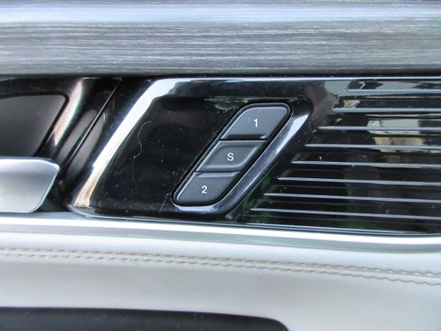 Used 2023 Jeep Wagoneer L Series III w/ Premium Group I image 33