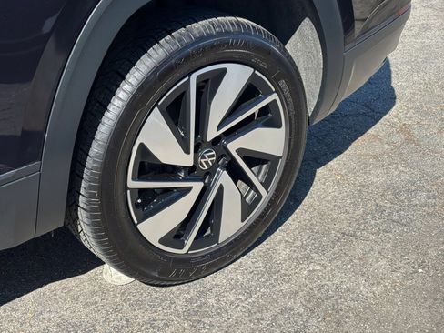 Used 2024 Volkswagen Atlas SE AWD/4WD image 32