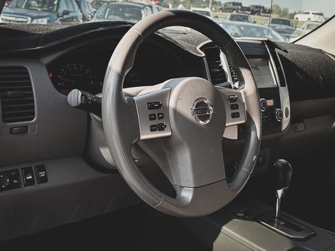 Used 2020 Nissan Frontier SV w/ Midnight Edition Floor Mats AWD/4WD image 2