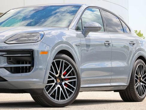 Certified 2025 Porsche Cayenne S AWD/4WD image 8
