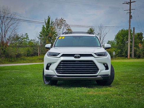 Used 2025 Toyota Grand Highlander AWD image 8
