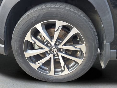 Used 2022 Toyota Corolla Cross XLE image 19