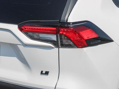 Used 2021 Toyota RAV4 LE FWD image 10