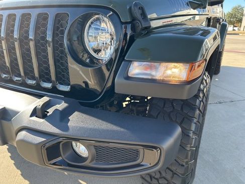 Used 2023 Jeep Gladiator Willys image 4
