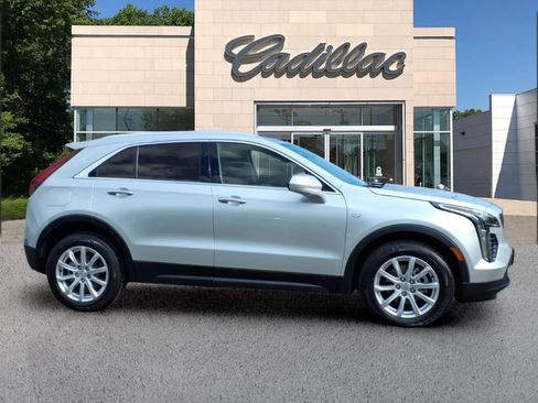 Certified 2022 Cadillac XT4 Luxury w/ Cold Weather Package AWD/4WD image 6