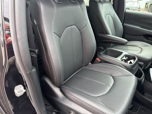 New 2026 Chrysler Pacifica Select image 59