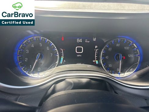 Used 2019 Chrysler Pacifica Touring-L Plus w/ Advanced Safetytec Group FWD image 10