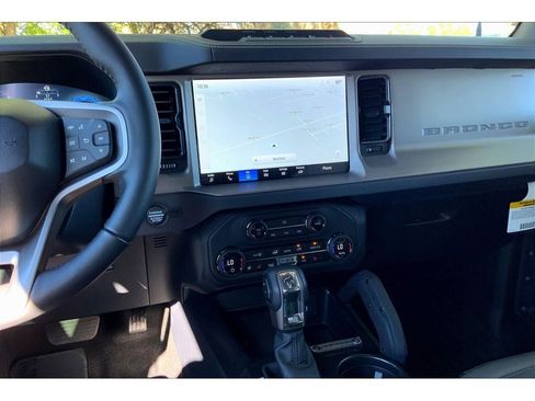 New 2025 Ford Bronco Outer Banks w/ Sasquatch Package image 23