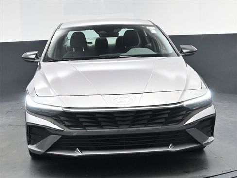 Certified 2025 Hyundai Elantra Sport image 11