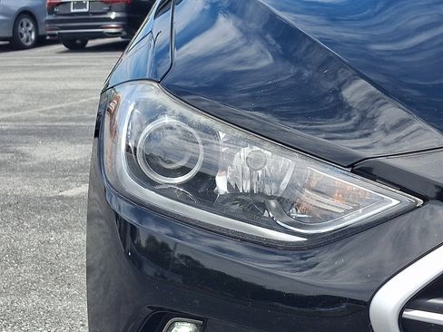 Used 2018 Hyundai Elantra Value Edition w/ Cargo Package FWD image 9