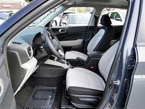 Used 2026 Hyundai Venue SEL FWD image 14