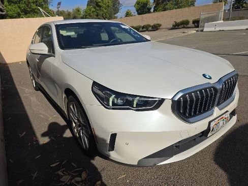 Used 2024 BMW 530i xDrive AWD/4WD image 2