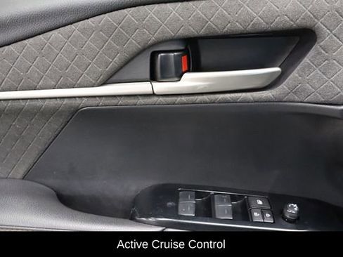 Used 2025 Toyota Camry XLE FWD image 16