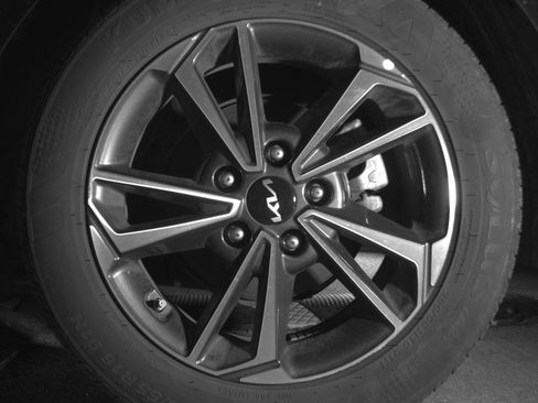 Used 2024 Kia Forte LXS w/ LXS Technology Package image 14