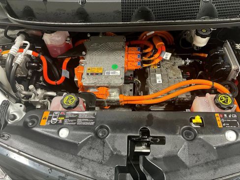 Used 2017 Chevrolet Bolt Premier w/ Driver Confidence II Package image 34