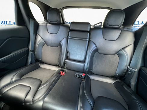 Used 2019 Jeep Cherokee Latitude Plus image 10