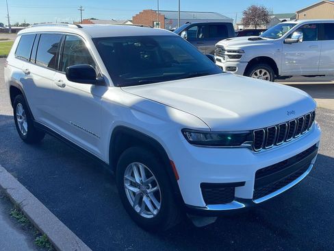 Used 2023 Jeep Grand Cherokee L Laredo image 4