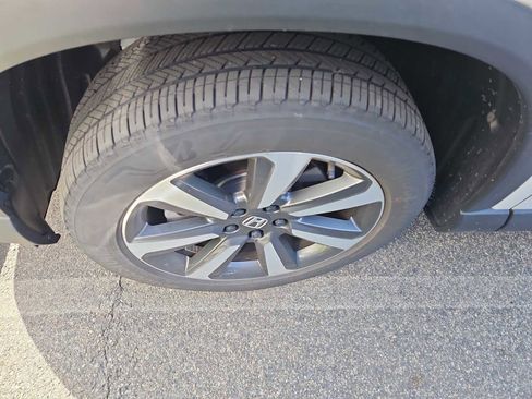 Used 2023 Honda Pilot Touring image 2