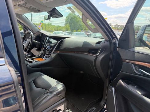 Used 2020 Cadillac Escalade ESV Luxury RWD image 13