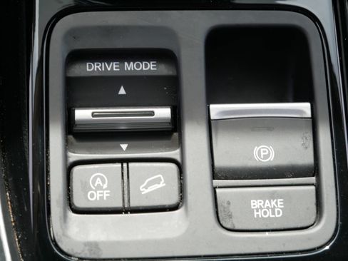 Certified 2025 Honda Pilot Touring image 32