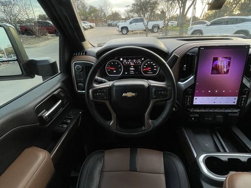Used 2023 Chevrolet Silverado 2500 High Country image 11