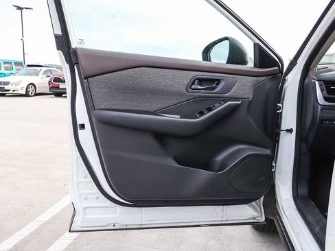 Used 2023 Nissan Rogue S AWD/4WD image 19