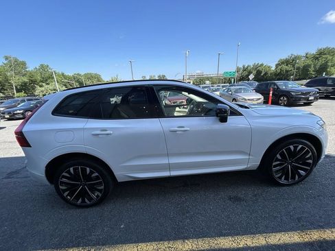 New 2026 Volvo XC60 T8 Ultra w/ Climate Package AWD/4WD image 9
