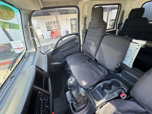 Used 2024 Isuzu NPR 4500 HD RWD image 19
