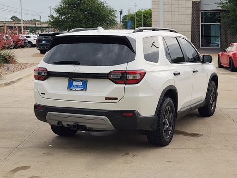 Used 2025 Honda Pilot TrailSport image 5