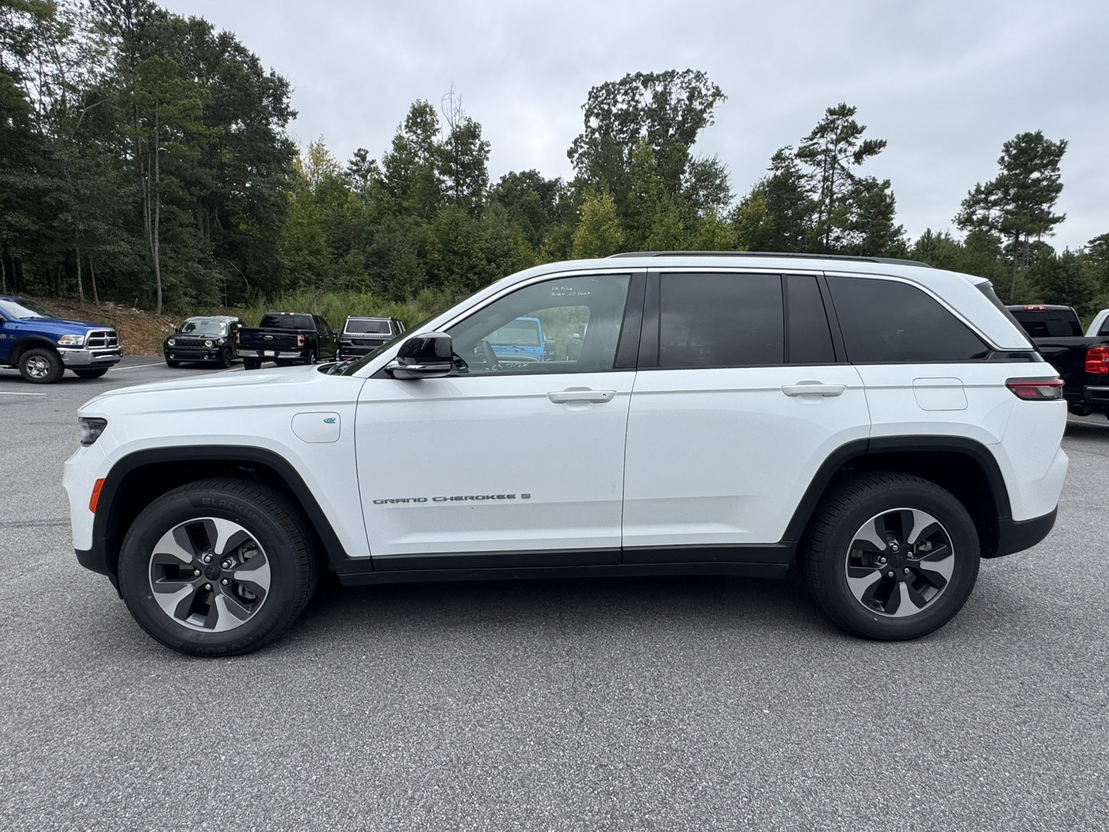 Used 2024 Jeep Grand Cherokee Limited 4xe AWD/4WD image 8