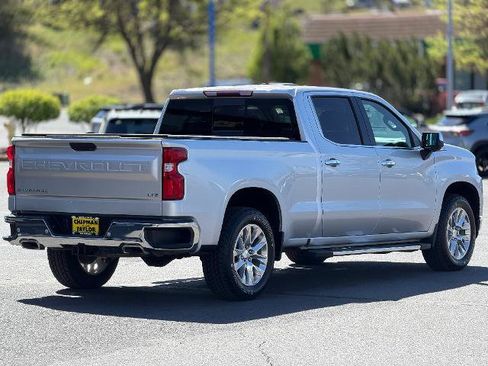 Used 2022 Chevrolet Silverado 1500 LTZ w/ LTZ Premium Package AWD/4WD image 18
