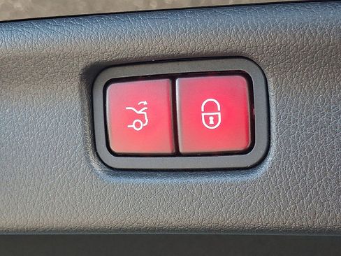 Used 2023 Mercedes-Benz C 300 4MATIC Sedan image 30