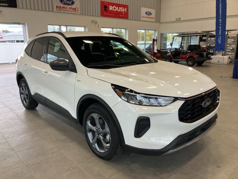 Used 2025 Ford Escape ST-Line image 3