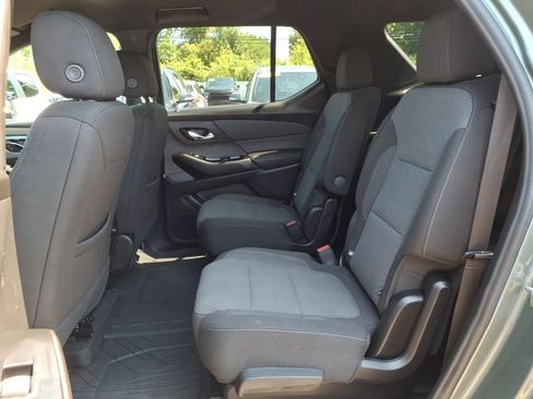 Used 2023 Chevrolet Traverse LT FWD image 11