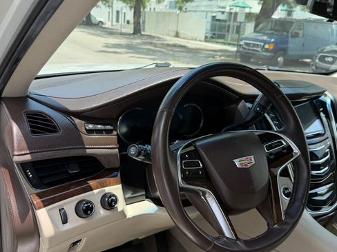 Used 2017 Cadillac Escalade ESV Premium Luxury AWD/4WD image 14