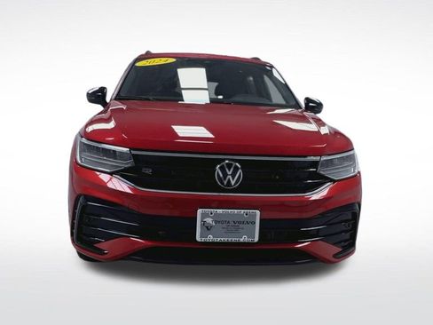 Used 2024 Volkswagen Tiguan SE R-Line image 3