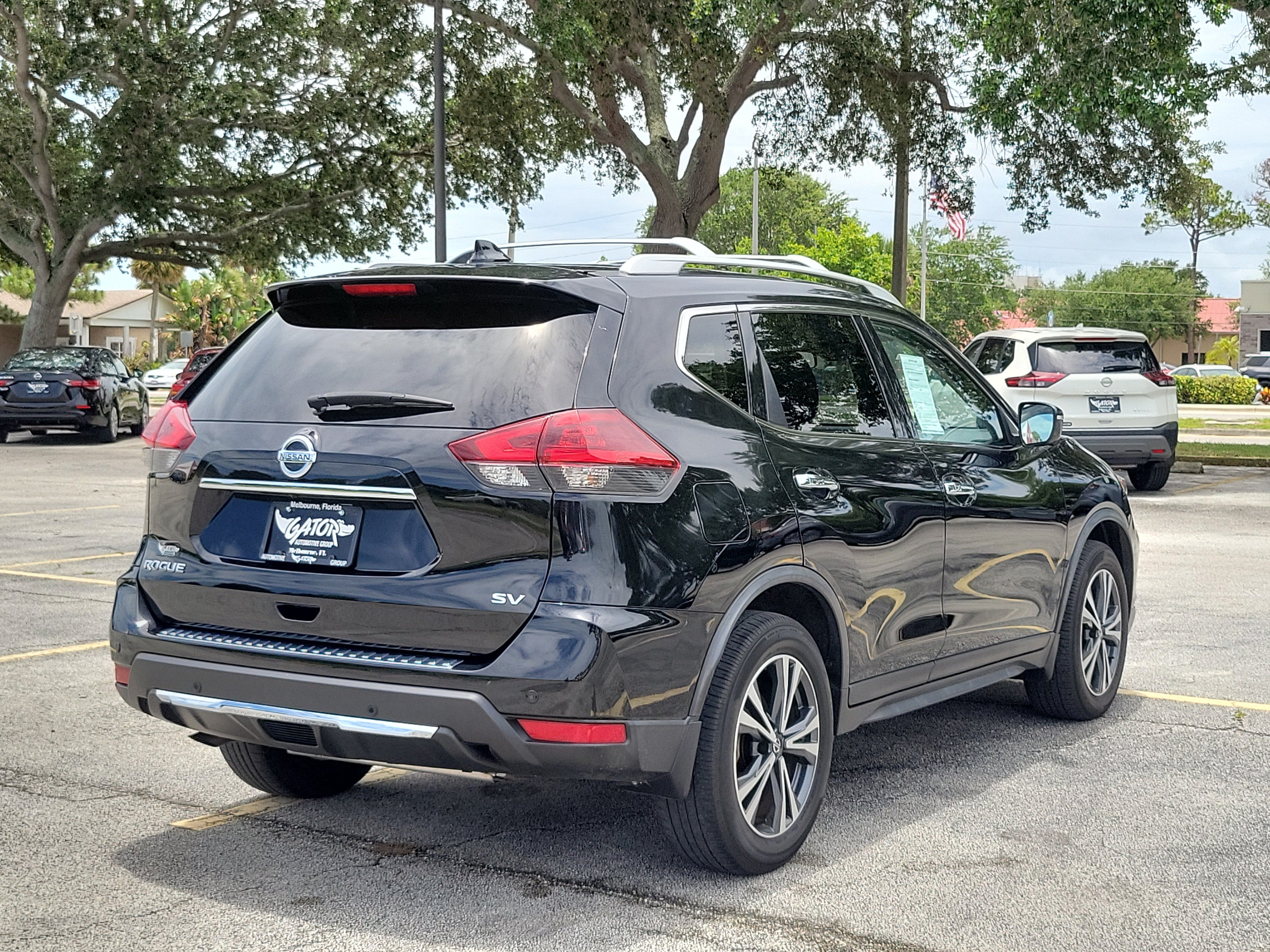 Used 2019 Nissan Rogue SV w/ Premium Package FWD image 4