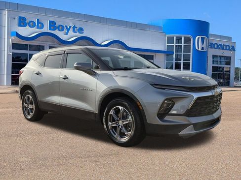 Used 2023 Chevrolet Blazer LT w/ Sound & Technology Package AWD/4WD image 3