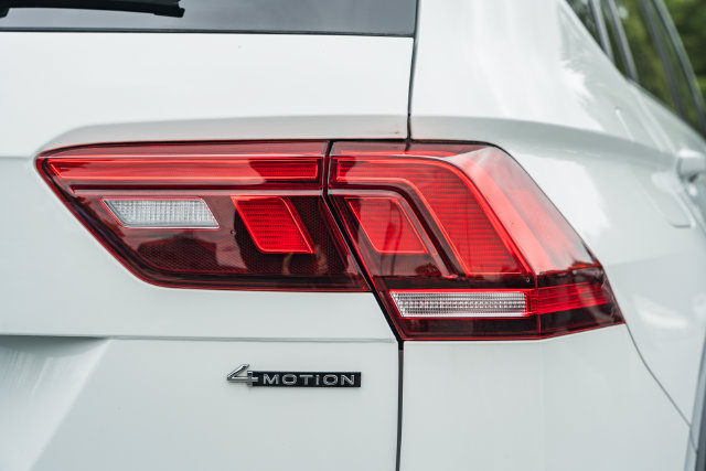 Used 2022 Volkswagen Tiguan SE R-Line AWD/4WD image 8