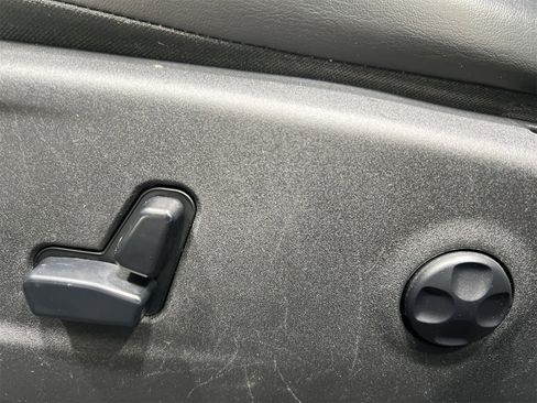 Used 2017 Chrysler 300 C image 12