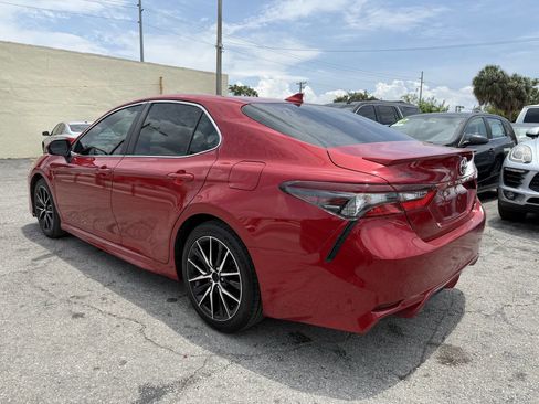 Used 2021 Toyota Camry SE FWD image 5