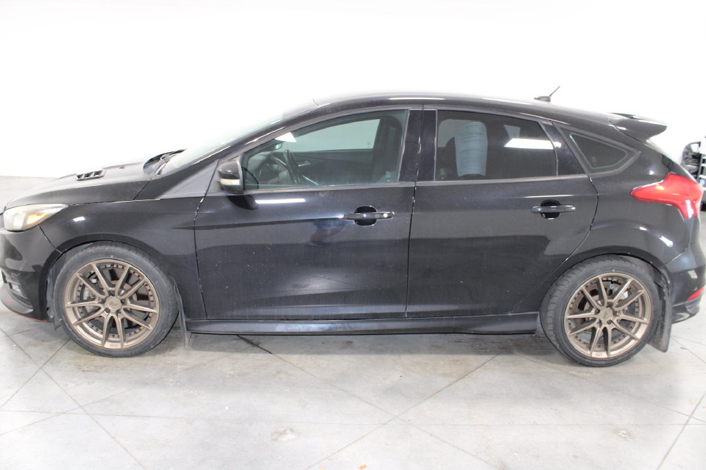 Used 2017 Ford Focus ST FWD image 6