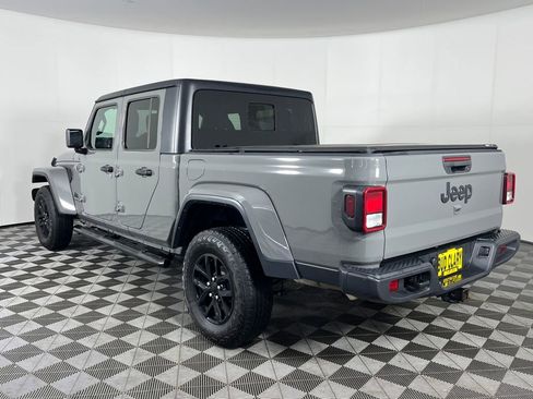 Used 2022 Jeep Gladiator Sport image 8