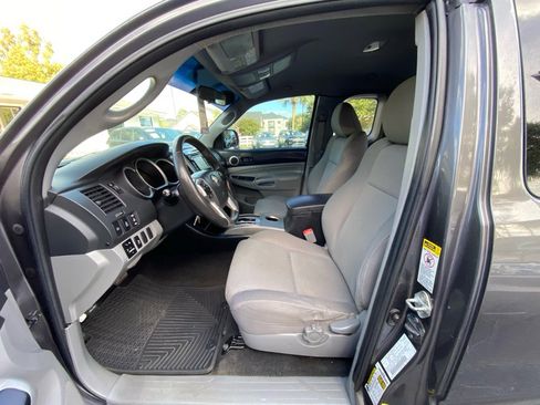 Used 2015 Toyota Tacoma PreRunner image 28