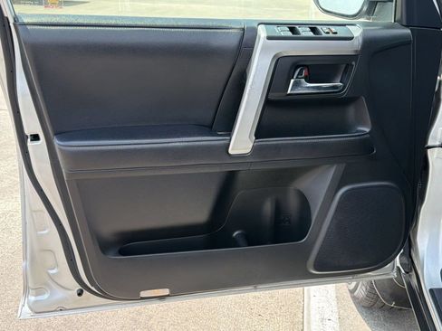 Used 2020 Toyota 4Runner SR5 AWD/4WD image 21