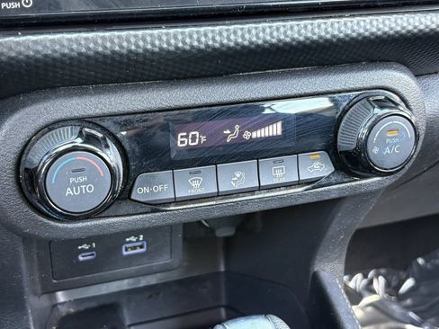 Used 2022 Nissan Kicks SV FWD image 27