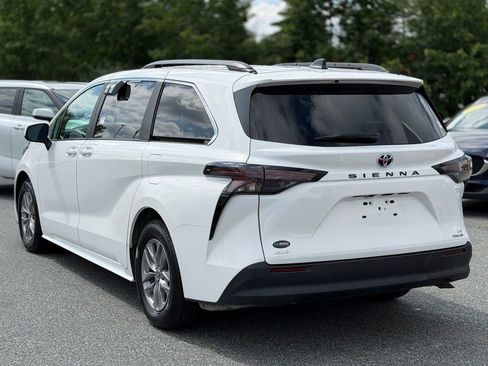 Certified 2024 Toyota Sienna LE w/ LE Plus Package AWD/4WD image 3