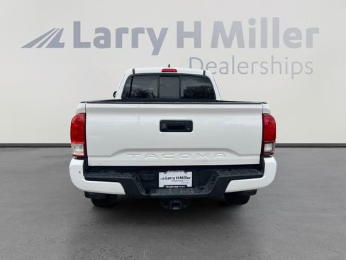 Used 2019 Toyota Tacoma SR image 4